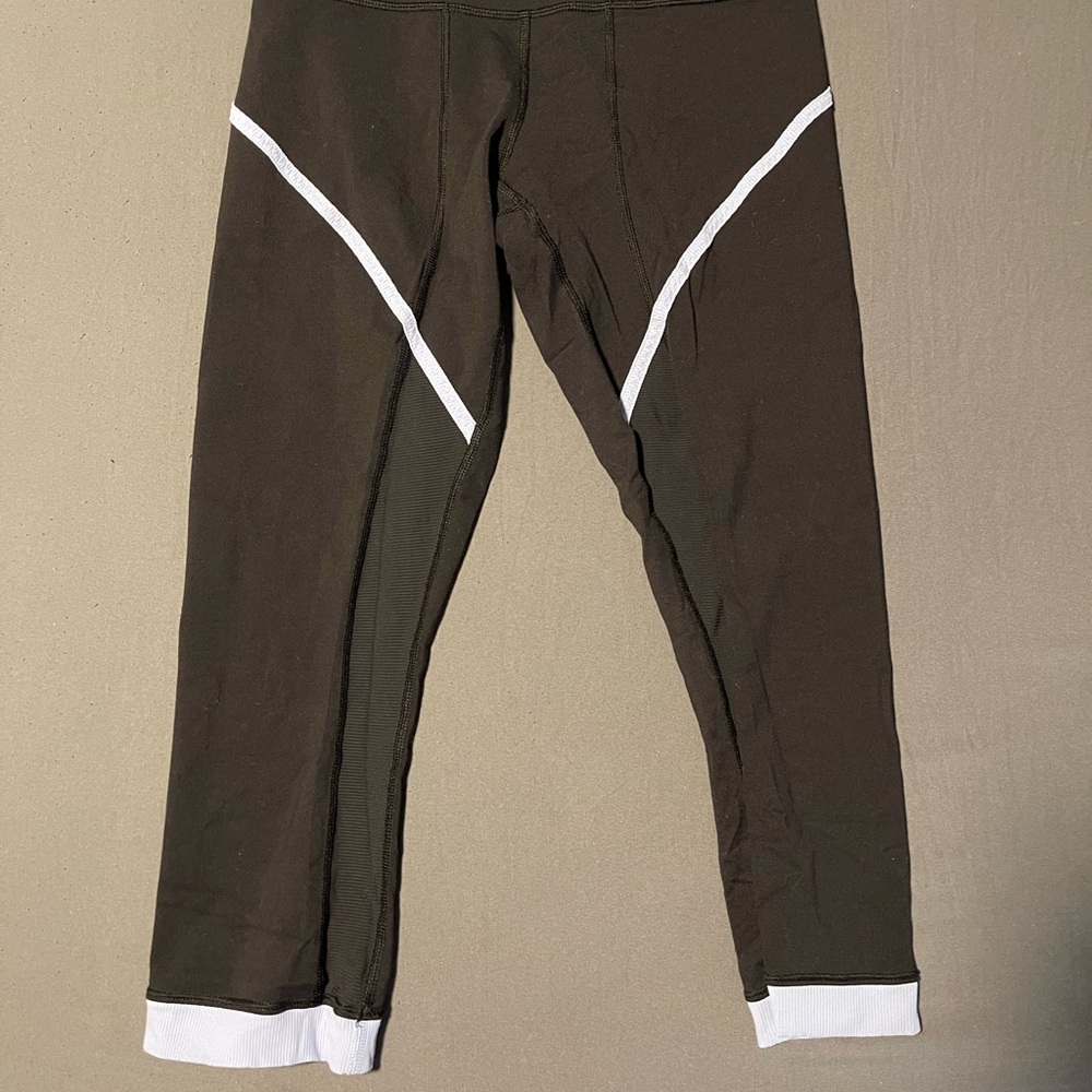 lululemon black and lavender cropped leggings